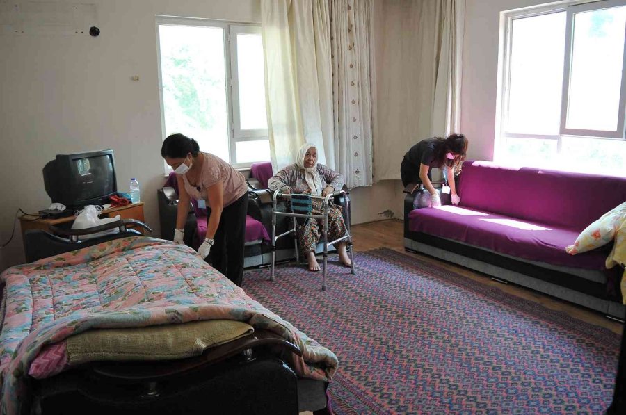 Kemer’de Ocak Ayından Buyana 340 Vatandaşa Evde Bakım Ve Sağlık Hizmeti Verildi