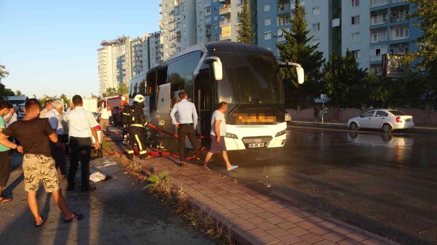 Antalya’da Park Halindeki Boş Yolcu Otobüsünde Yangın