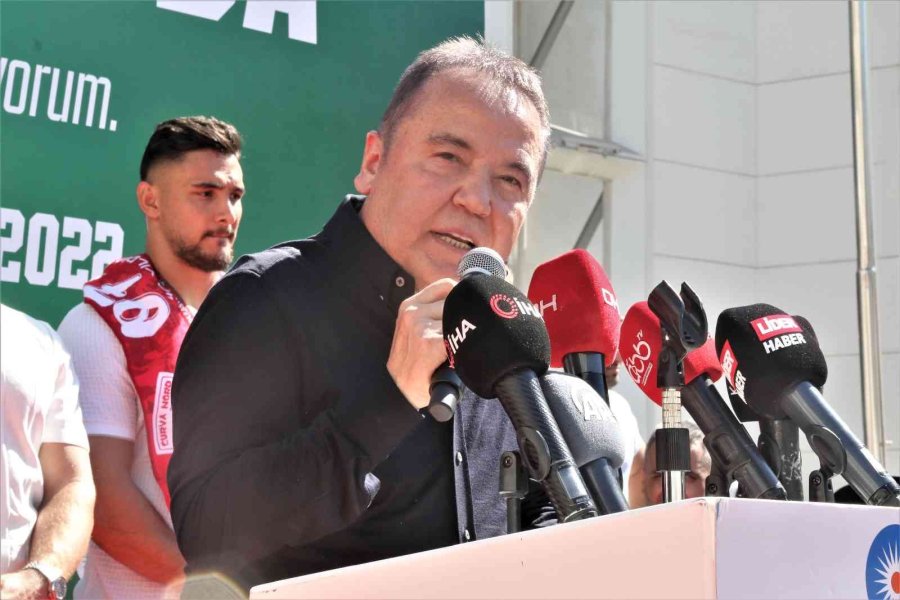 Kırkpınar’da Başpehlivanlığı Kazanan Cengizhan Şimşek, Memleketi Antalya’da Coşkuyla Karşılandı