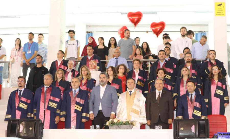 Erü Mühendislik Fakültesinde Mezuniyet Sevinci