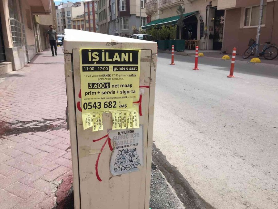 Gizemli İş İlanı Afişleri Tüm Sokakları Sardı