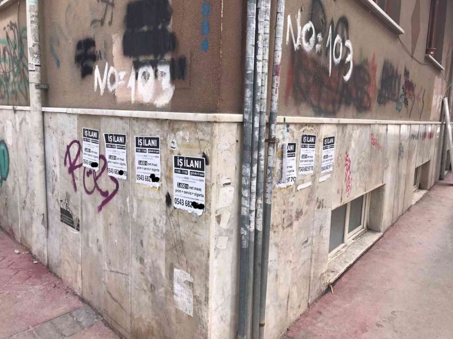 Gizemli İş İlanı Afişleri Tüm Sokakları Sardı