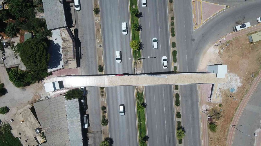 Gazi Bulvarı Üzerindeki Üst Geçit Tamamlandı