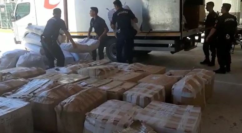 Kargo İle Gelen Kaçak Ürünler Alıcılarına Ulaşamadan Jandarmaya Takıldı