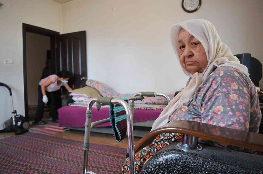 Kemer’de Ocak Ayından Buyana 340 Vatandaşa Evde Bakım Ve Sağlık Hizmeti Verildi