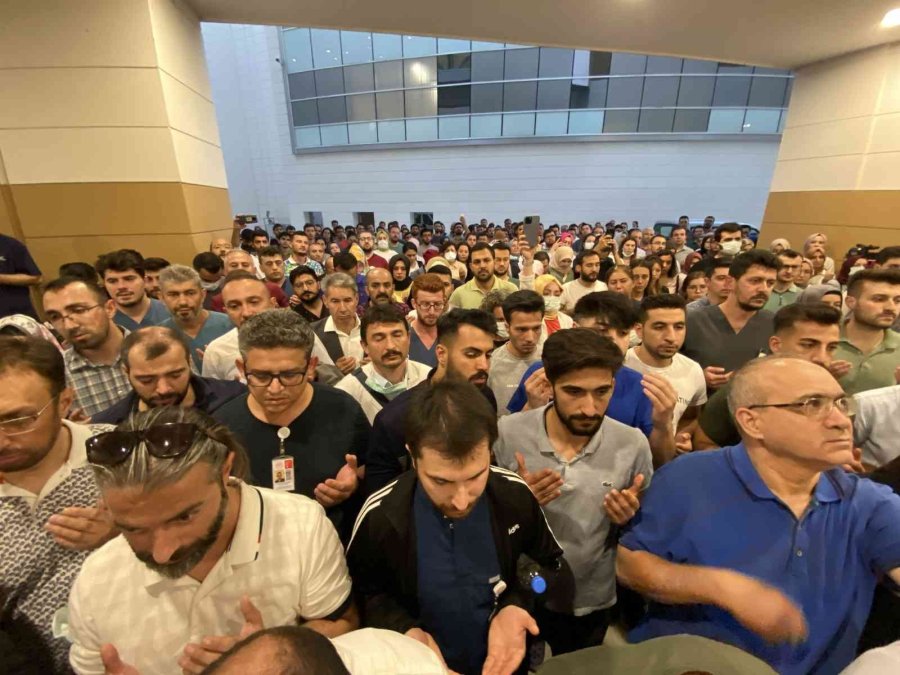 Silahlı Saldırıda Hayatını Kaybeden Doktor Ekrem Karakaya’nın Cenazesi Memleketine Uğurlandı