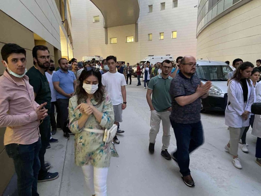 Silahlı Saldırıda Hayatını Kaybeden Doktor Ekrem Karakaya’nın Cenazesi Memleketine Uğurlandı