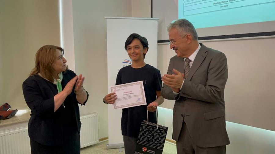 Lgs’de Derece Yapan Eskişehir’deki 26 Öğrenci Ödüllerini Aldı