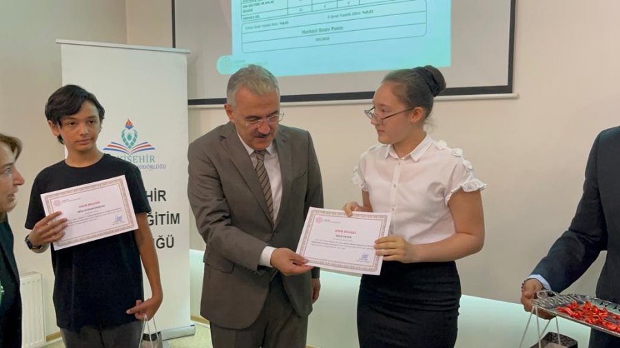 Lgs’de Derece Yapan Eskişehir’deki 26 Öğrenci Ödüllerini Aldı
