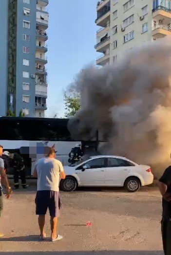 Antalya’da Park Halindeki Boş Yolcu Otobüsünde Yangın