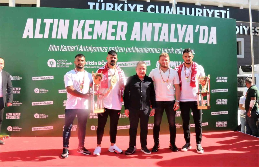 Kırkpınar’da Başpehlivanlığı Kazanan Cengizhan Şimşek, Memleketi Antalya’da Coşkuyla Karşılandı