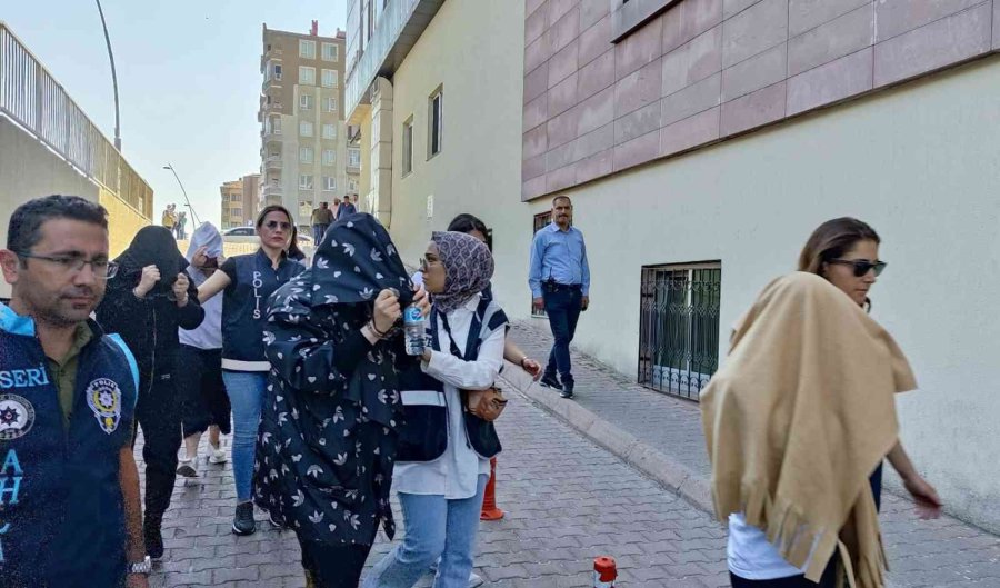 Kataloglarla Fuhuş Yaptıran Çeteye Operasyon: 27 Gözaltı