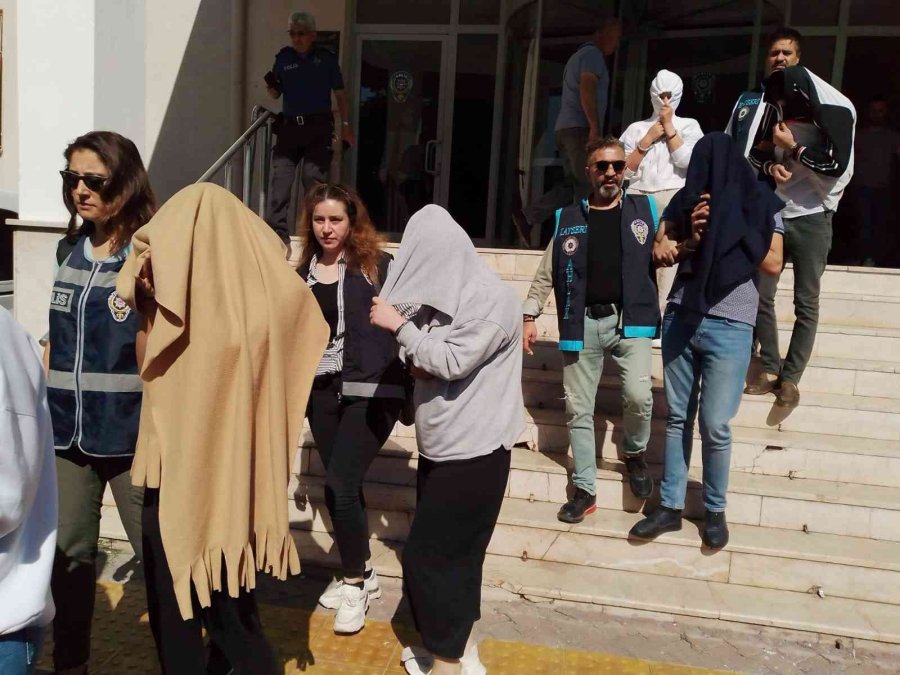 Kataloglarla Fuhuş Yaptıran Çeteye Operasyon: 27 Gözaltı