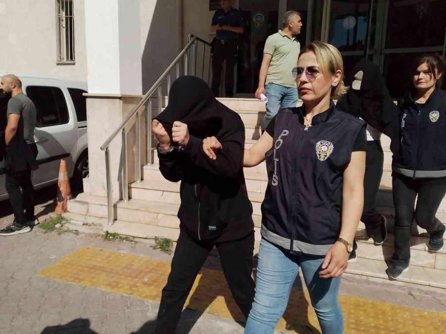 Kataloglarla Fuhuş Yaptıran Çeteye Operasyon: 27 Gözaltı