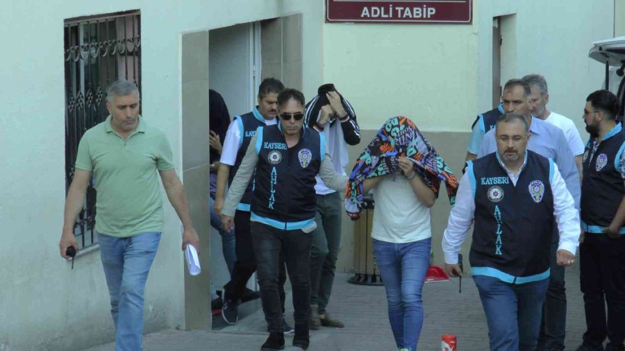 Kataloglarla Fuhuş Yaptıran Çeteye Operasyon: 27 Gözaltı