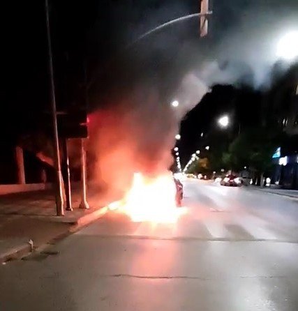 Yol Ortasında Alev Topuna Döndü