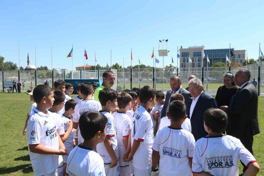 Başkan Büyükkılıç, Spor A.ş. Yaz Spor Okulları’nda Miniklerle Buluştu