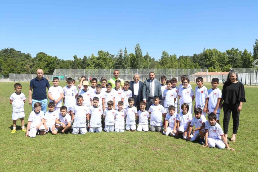 Başkan Büyükkılıç, Spor A.ş. Yaz Spor Okulları’nda Miniklerle Buluştu
