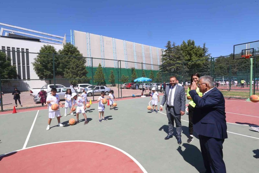 Başkan Büyükkılıç, Spor A.ş. Yaz Spor Okulları’nda Miniklerle Buluştu