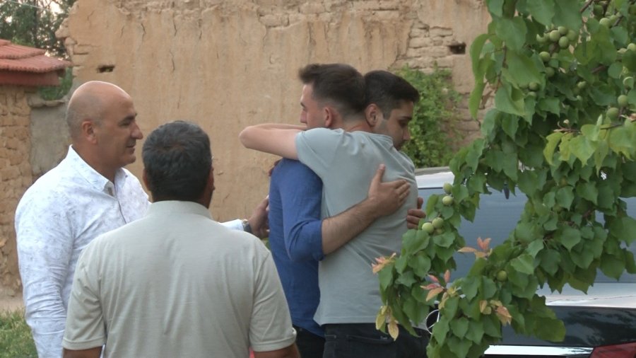 Tahliye Olan Kadir Şeker Evine Geldi