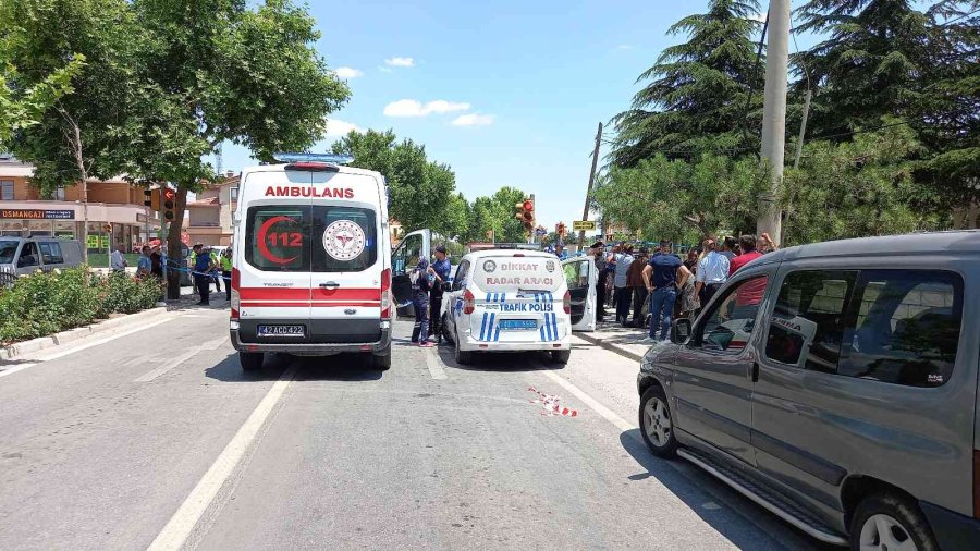 Karşıdan Karşıya Geçmek İsteyen Yaşlı Adam Kamyon Çarpması Sonucu Hayatını Kaybetti