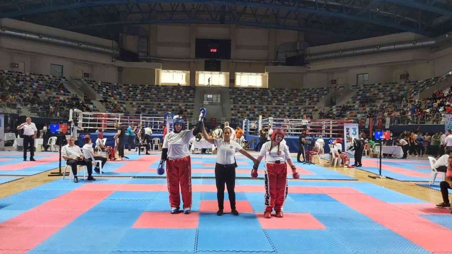 Karatay Belediyesporlu Kick Boksçular Altın Madalyayla Döndü