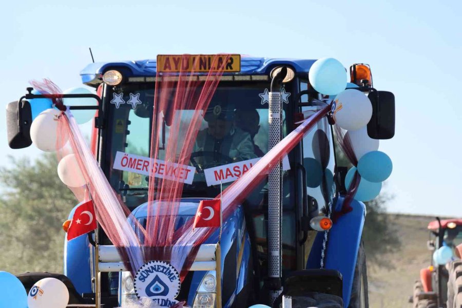 Sünnet Düğününde Otomobiller Yerlerini Traktörlere Bıraktı