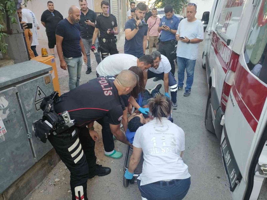 Sokak Ortasında Göğsünden Bıçaklandı, Eliyle Yarasına Tampon Yapıp Sağlık Ekiplerini Bekledi