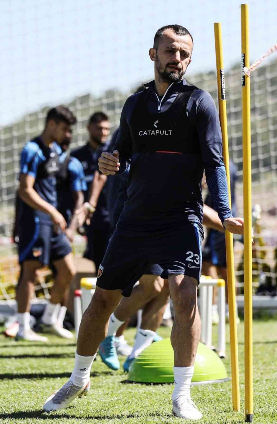 Kayserispor Kaptanı İlhan Parlak: "kenetlenirsek Büyük Başarılara İmza Atarız"