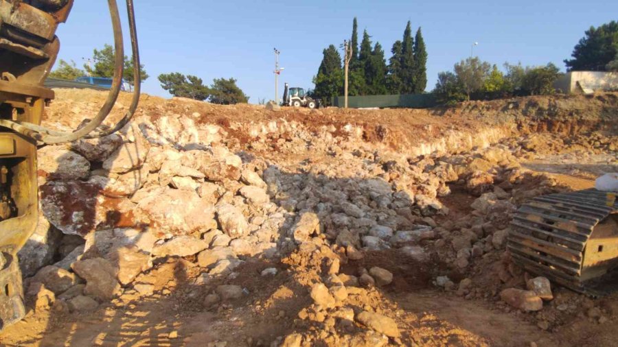 İnşaatın Temel Kazılarında Mağara Bulundu