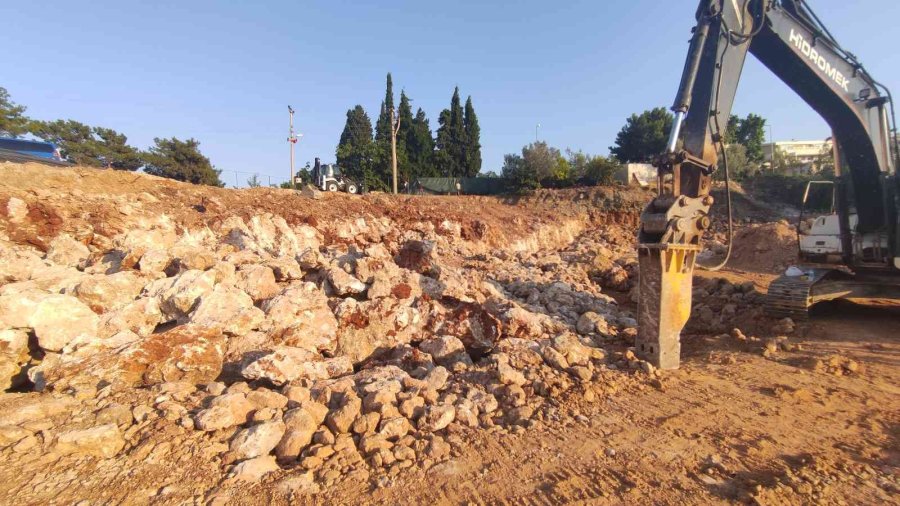 İnşaatın Temel Kazılarında Mağara Bulundu