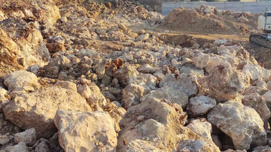 İnşaatın Temel Kazılarında Mağara Bulundu