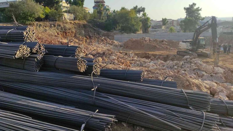 İnşaatın Temel Kazılarında Mağara Bulundu