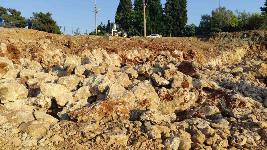 İnşaatın Temel Kazılarında Mağara Bulundu