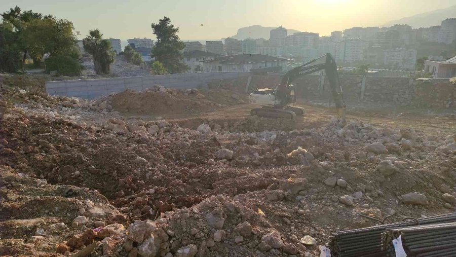 İnşaatın Temel Kazılarında Mağara Bulundu