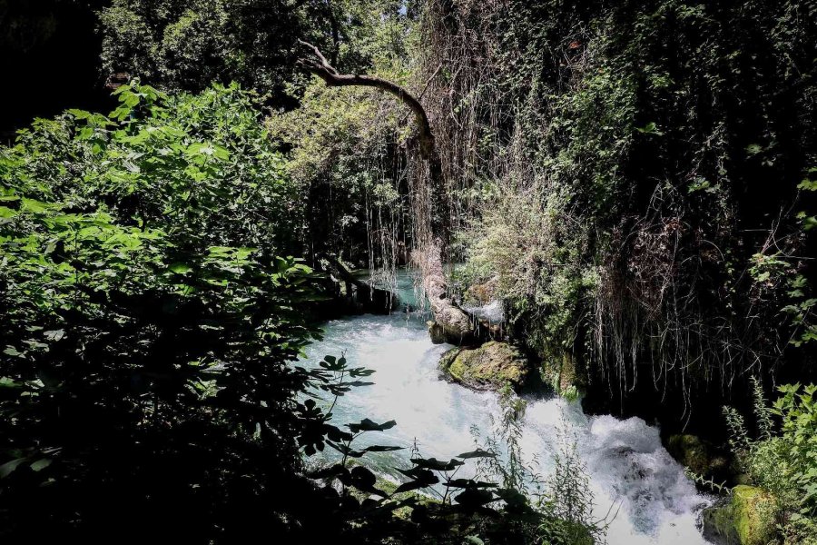 Su Debisi Yükselen Düden Şelalesi’ne Ziyaretçi Rekoru