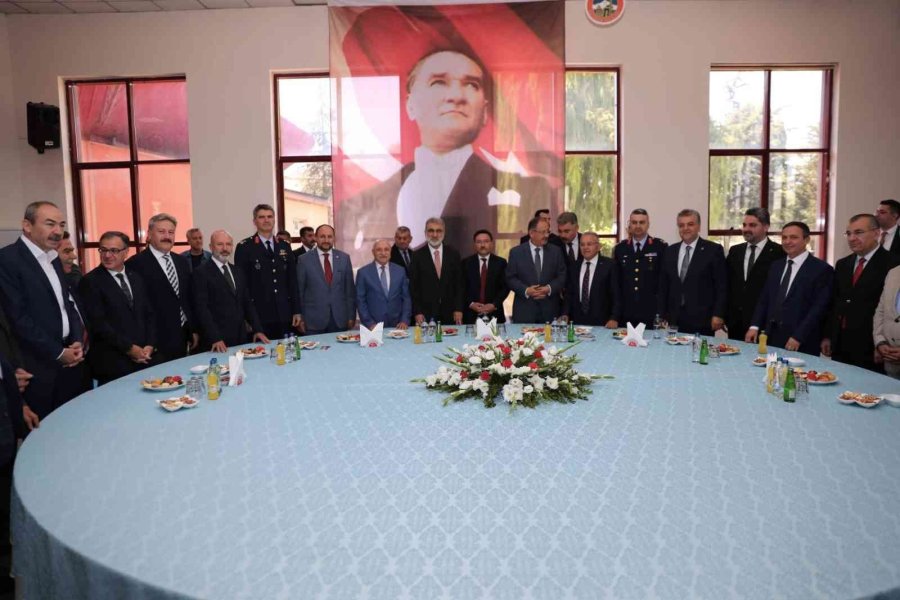 Vali Çiçek, Bayram Ziyaretlerinde Bulundu