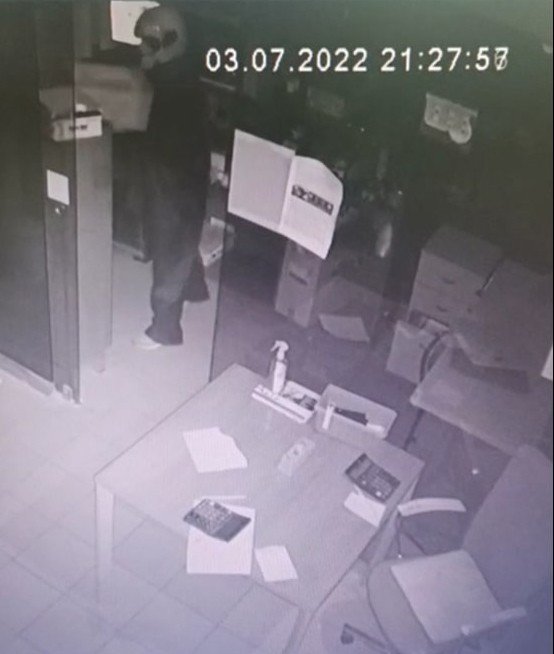 Akaryakıt İstasyonundan Hırsızlık Yapan Kasklı Şüpheli Tutuklandı