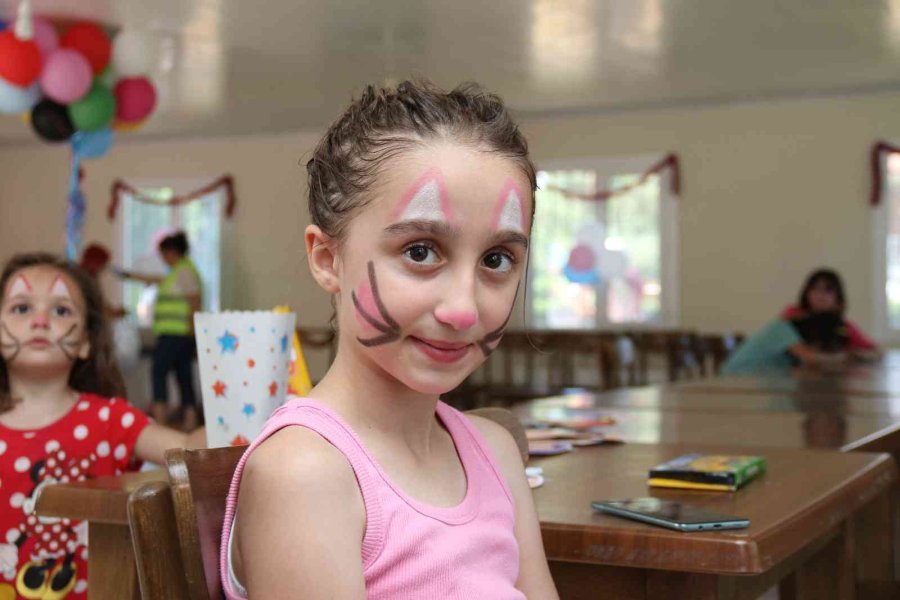 İhtiyaç Sahibi Çocuklara Eğlenceli Yardım