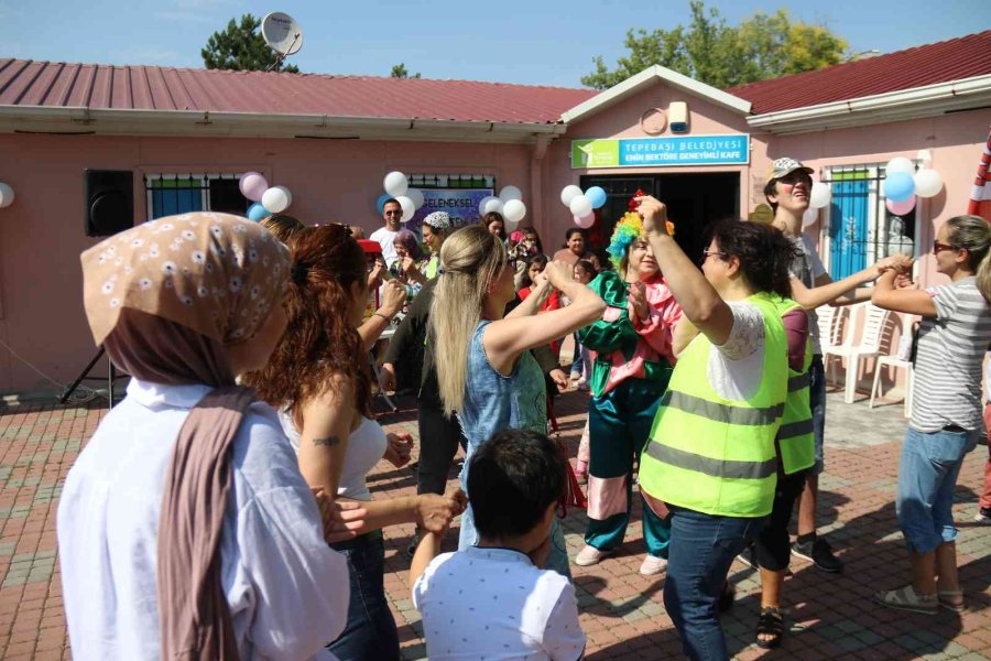 İhtiyaç Sahibi Çocuklara Eğlenceli Yardım