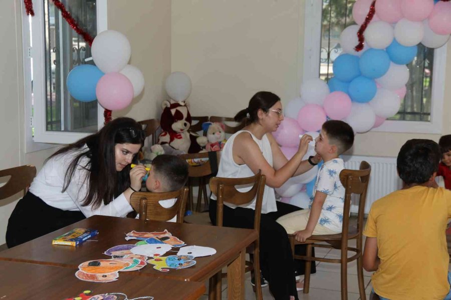 İhtiyaç Sahibi Çocuklara Eğlenceli Yardım