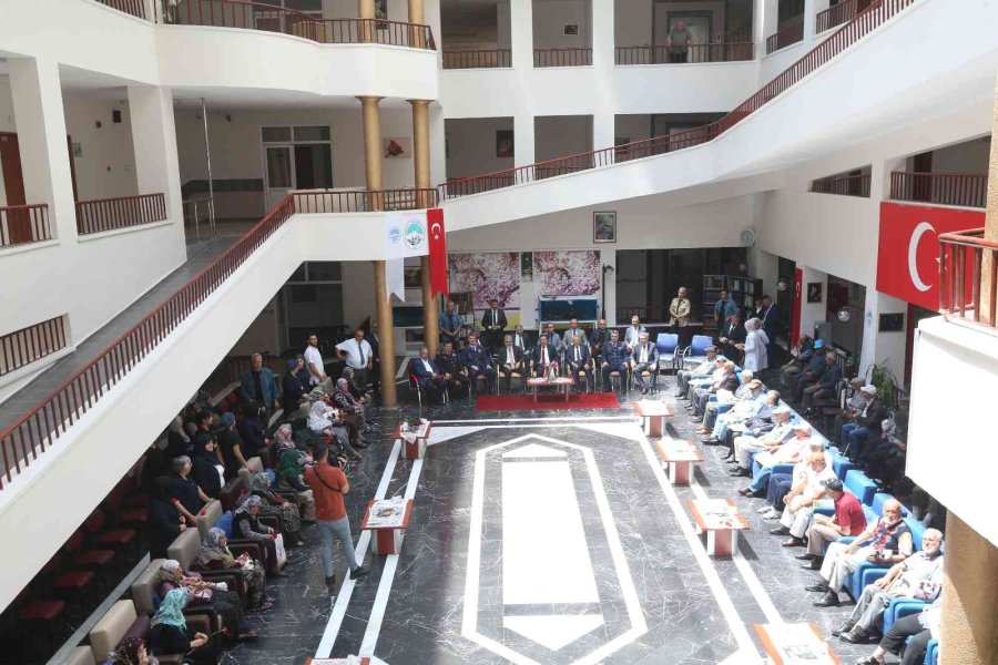 Başkan Büyükkılıç’tan Huzurevi Sakinlerine Bayram Jesti