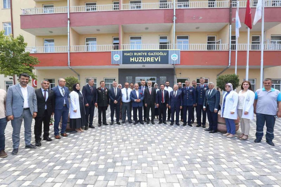 Başkan Büyükkılıç’tan Huzurevi Sakinlerine Bayram Jesti