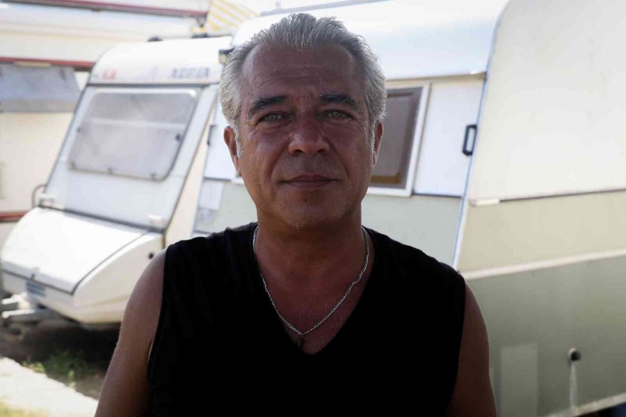 Denize Otellerden Daha Yakınlar, Turistleri Bile Kıskandırıyorlar