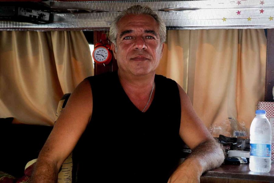 Denize Otellerden Daha Yakınlar, Turistleri Bile Kıskandırıyorlar