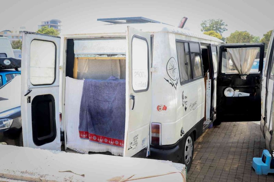 Denize Otellerden Daha Yakınlar, Turistleri Bile Kıskandırıyorlar