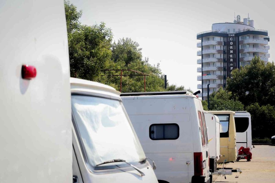 Denize Otellerden Daha Yakınlar, Turistleri Bile Kıskandırıyorlar
