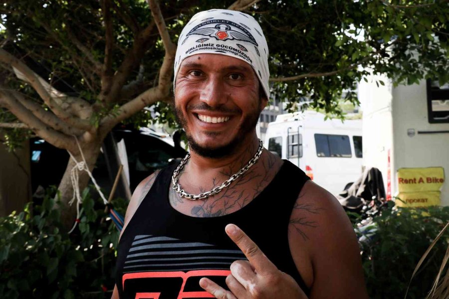 Denize Otellerden Daha Yakınlar, Turistleri Bile Kıskandırıyorlar