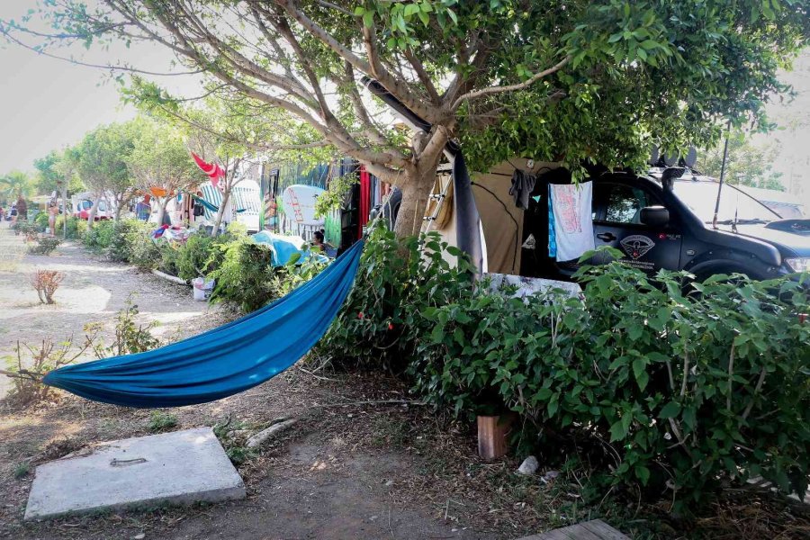 Denize Otellerden Daha Yakınlar, Turistleri Bile Kıskandırıyorlar
