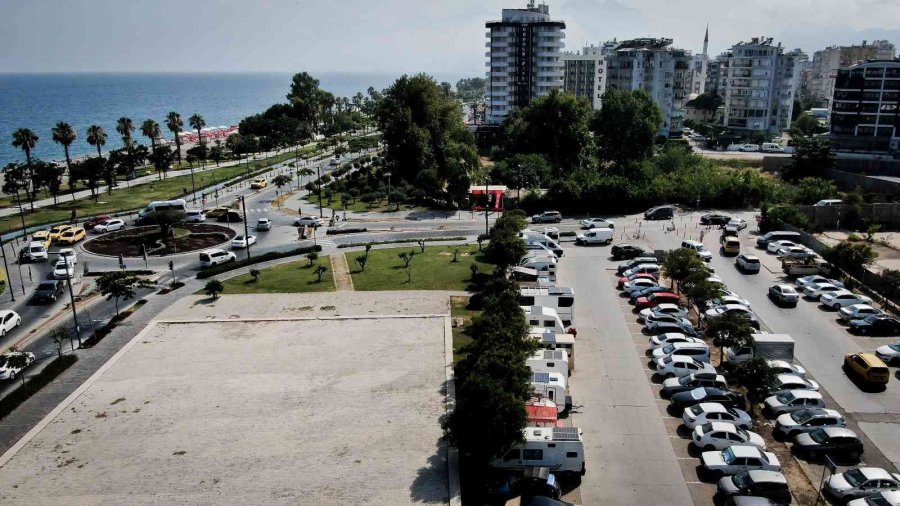 Denize Otellerden Daha Yakınlar, Turistleri Bile Kıskandırıyorlar